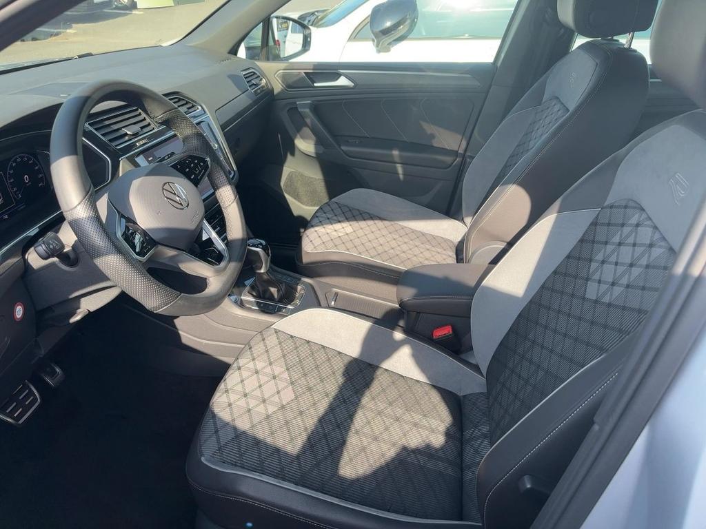 Volkswagen Tiguan 2024 г. Серебристый, пробег 16342 км