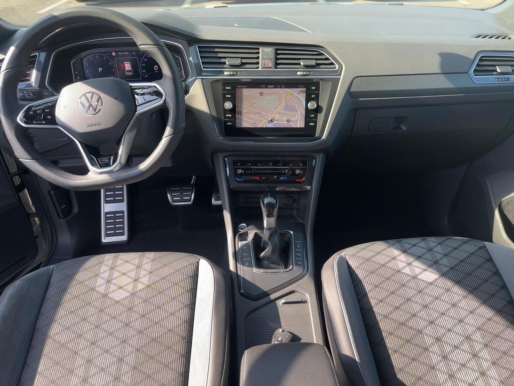 Volkswagen Tiguan 2024 г. Серебристый, пробег 16342 км