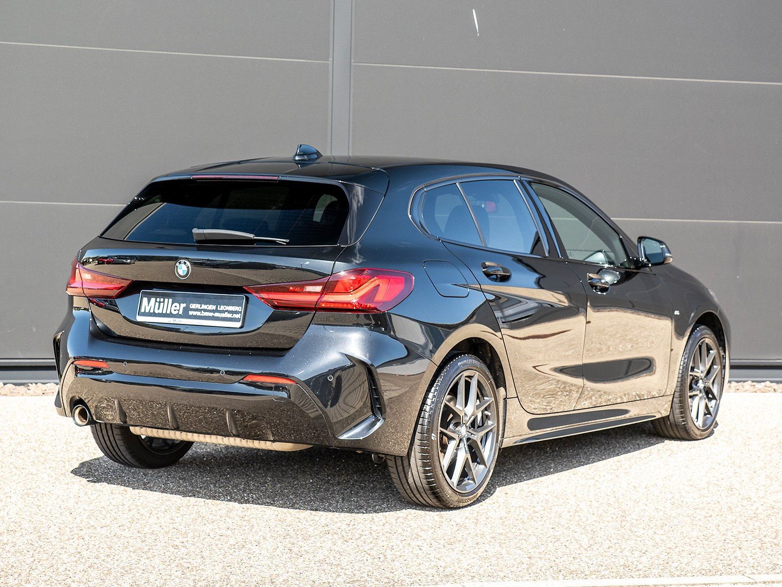 BMW 118 2023 г. Чёрный, пробег 34438 км