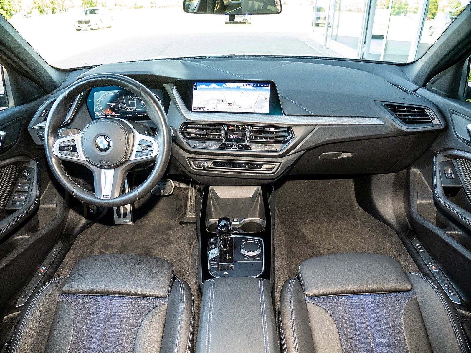 BMW 118 2023 г. Чёрный, пробег 34438 км