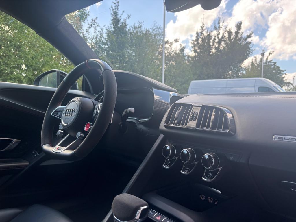 Audi R8 2022 г. Серый, пробег 38832 км