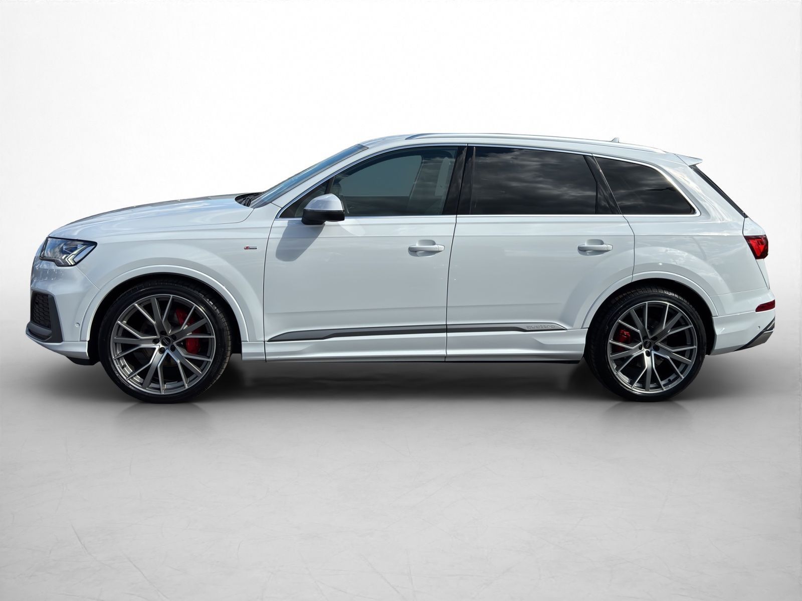 Audi Q7 2023 г. Белый, пробег 52350 км