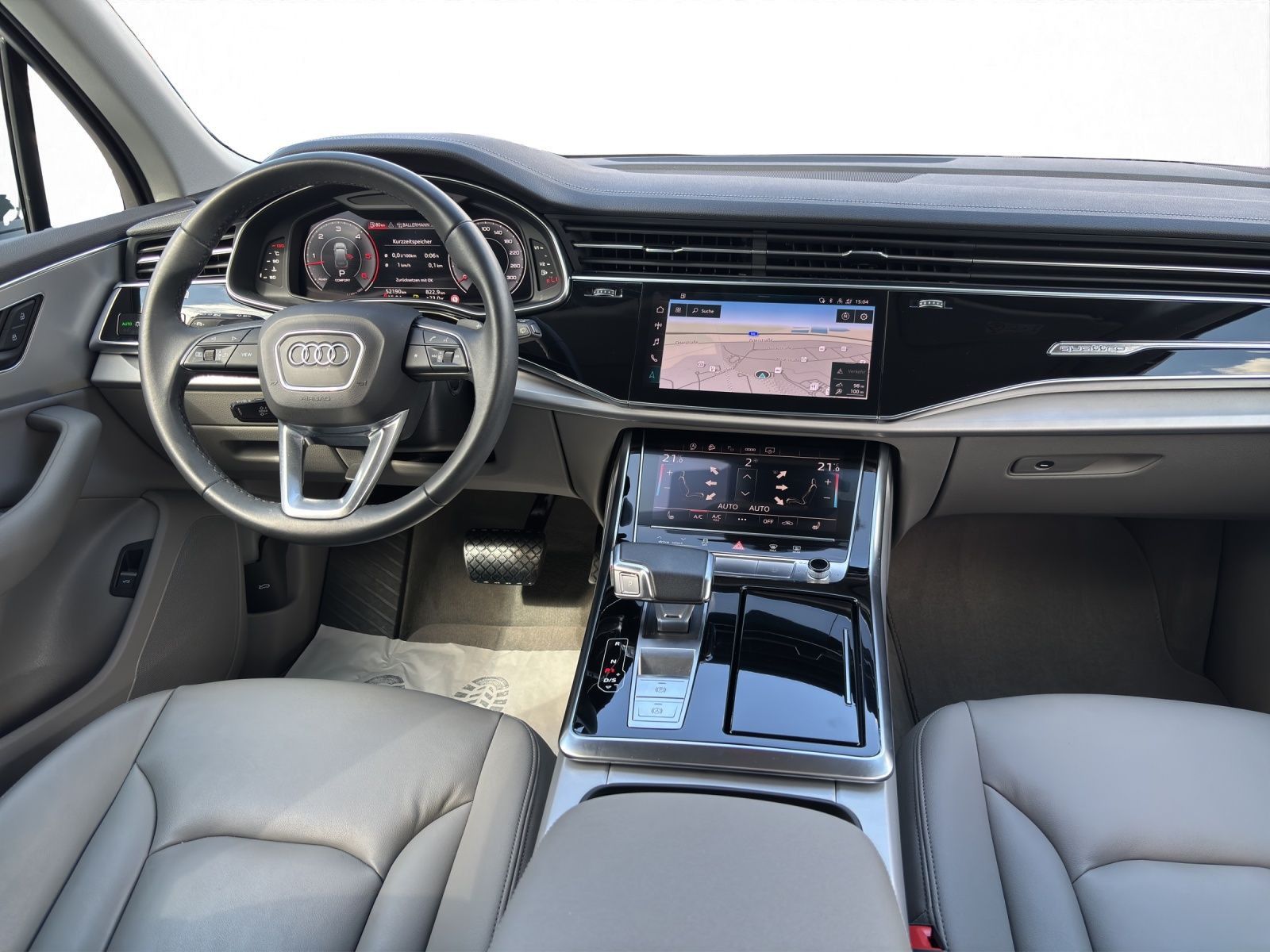 Audi Q7 2023 г. Белый, пробег 52350 км