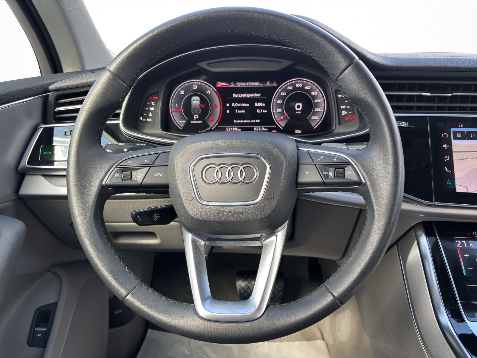 Audi Q7 2023 г. Белый, пробег 52350 км