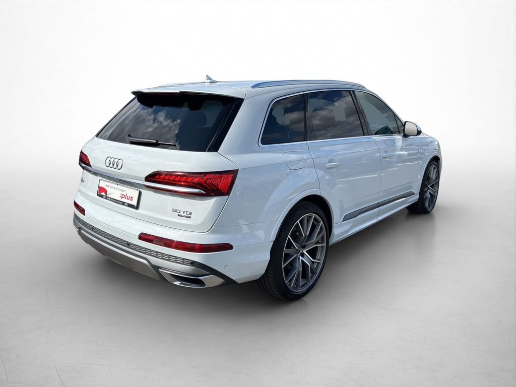 Audi Q7 2023 г. Белый, пробег 52350 км