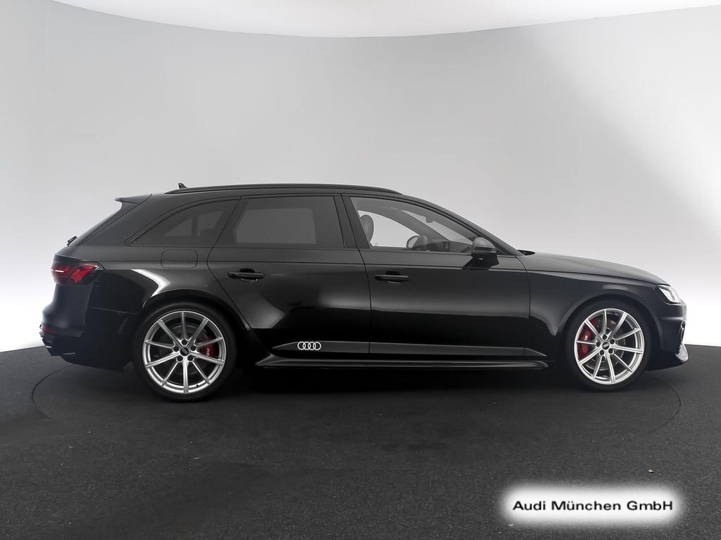 Audi RS4 2024 г. Чёрный, пробег 46227 км