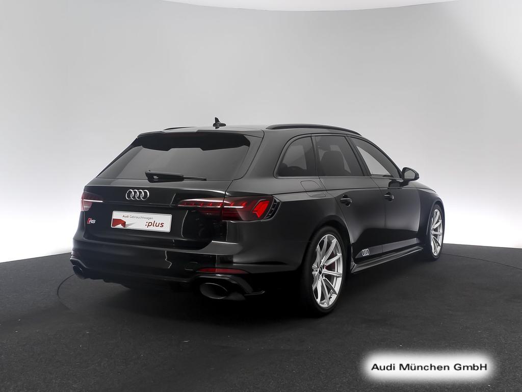 Audi RS4 2024 г. Чёрный, пробег 46227 км