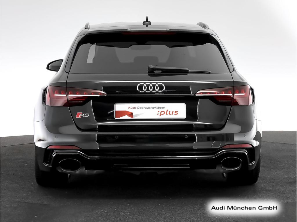 Audi RS4 2024 г. Чёрный, пробег 46227 км