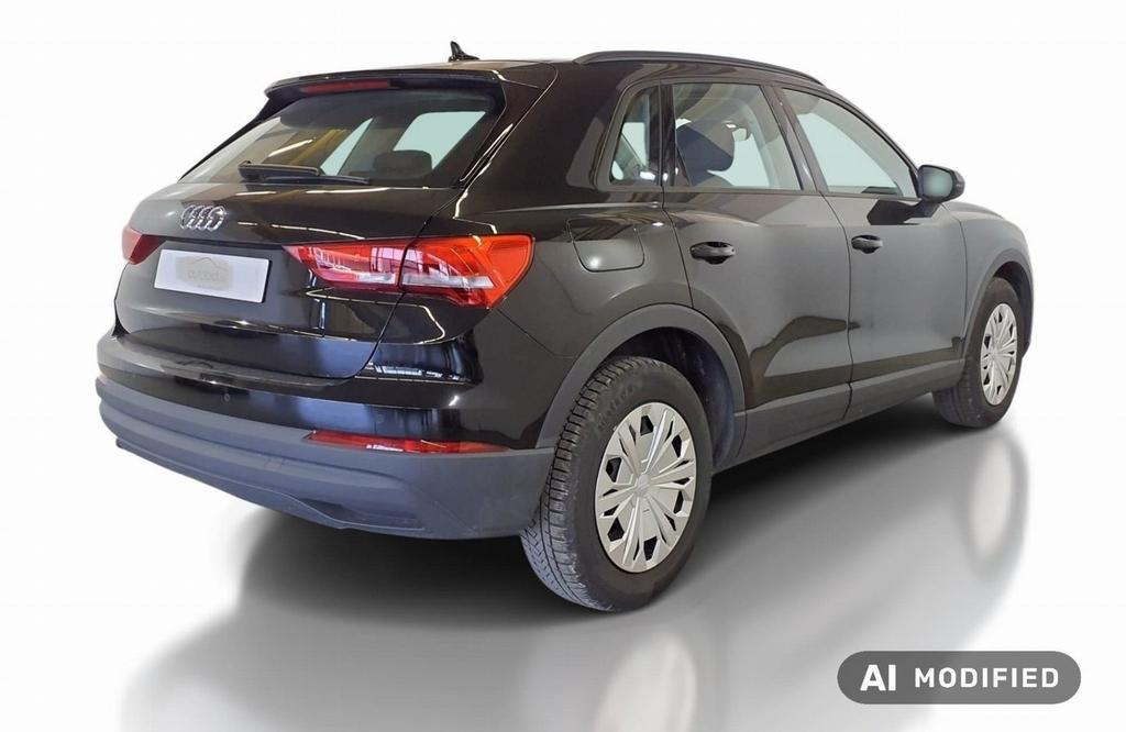 Audi Q3 2023 г. Чёрный, пробег 37700 км