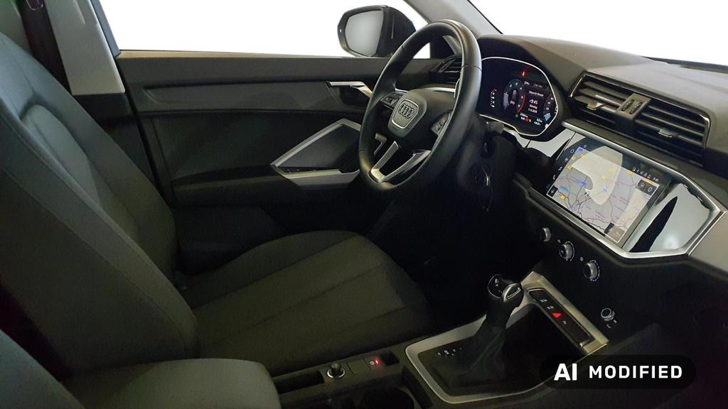 Audi Q3 2023 г. Чёрный, пробег 37700 км