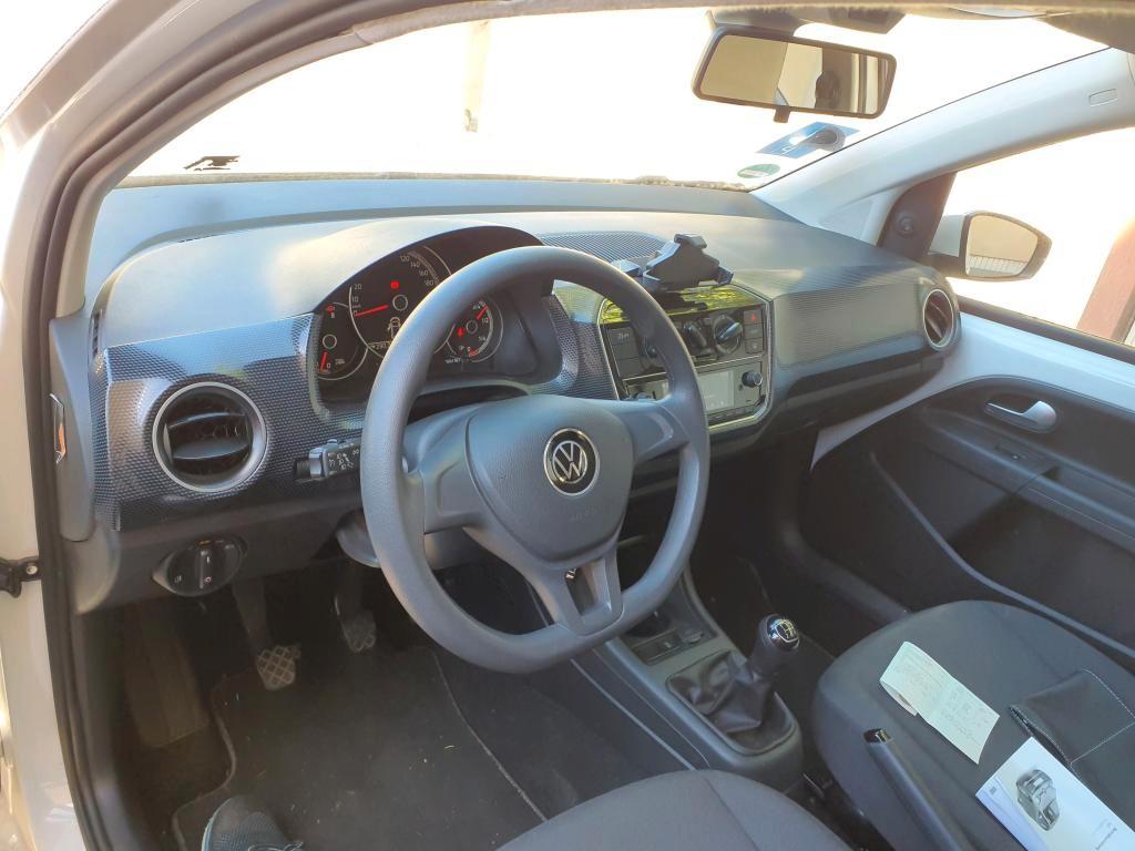 Volkswagen up! 2021 г. Белый, пробег 45200 км