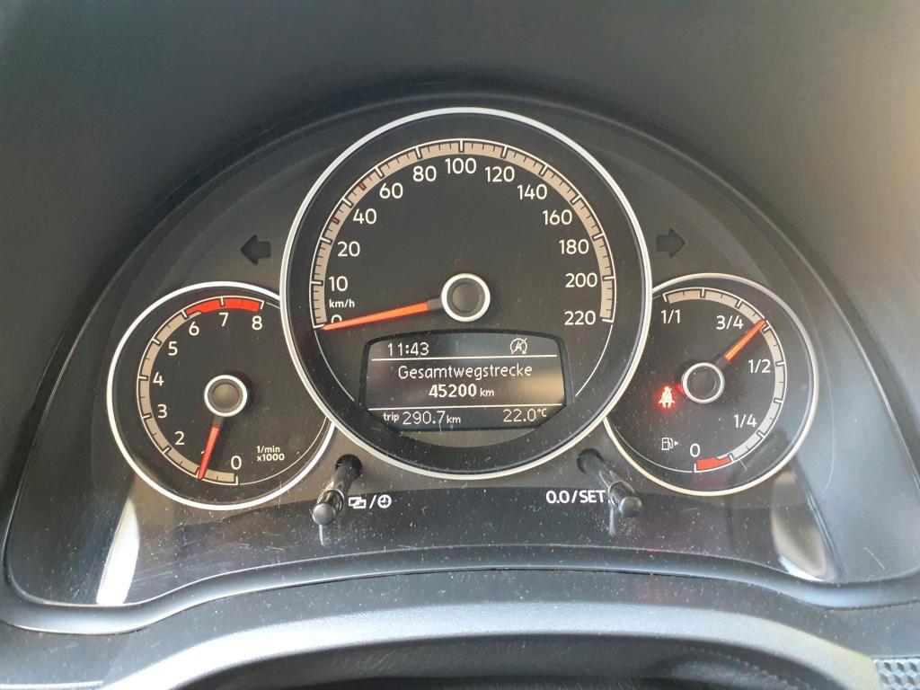 Volkswagen up! 2021 г. Белый, пробег 45200 км