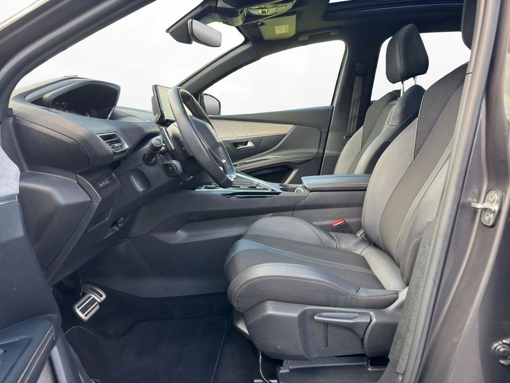 Peugeot 3008 2024 г. Серый, пробег 43300 км