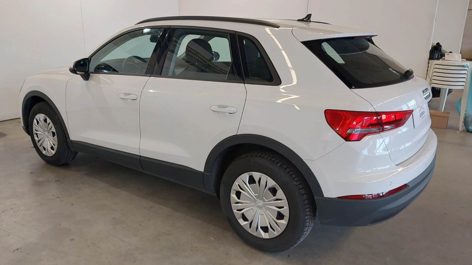 Audi Q3 2023 г. Белый, пробег 43400 км