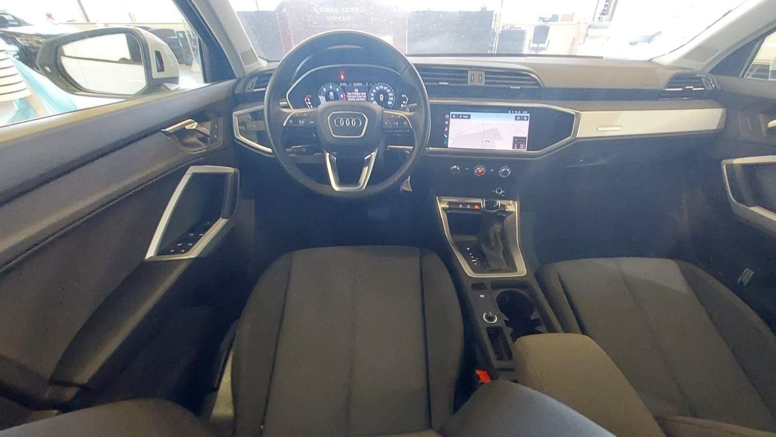 Audi Q3 2023 г. Белый, пробег 43400 км