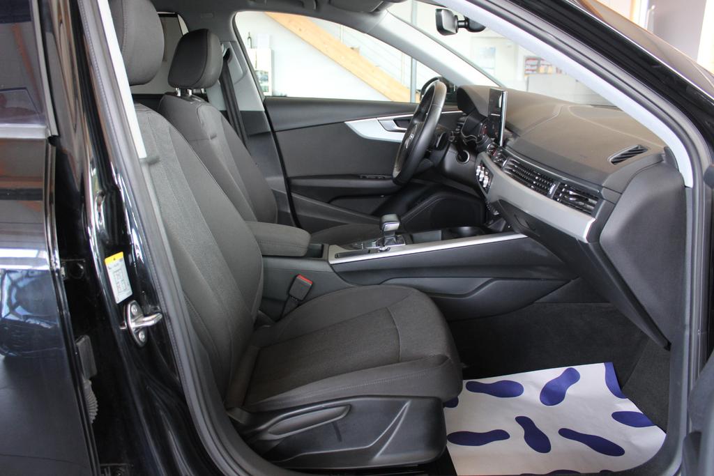 Audi A4 2022 г. Чёрный, пробег 47000 км