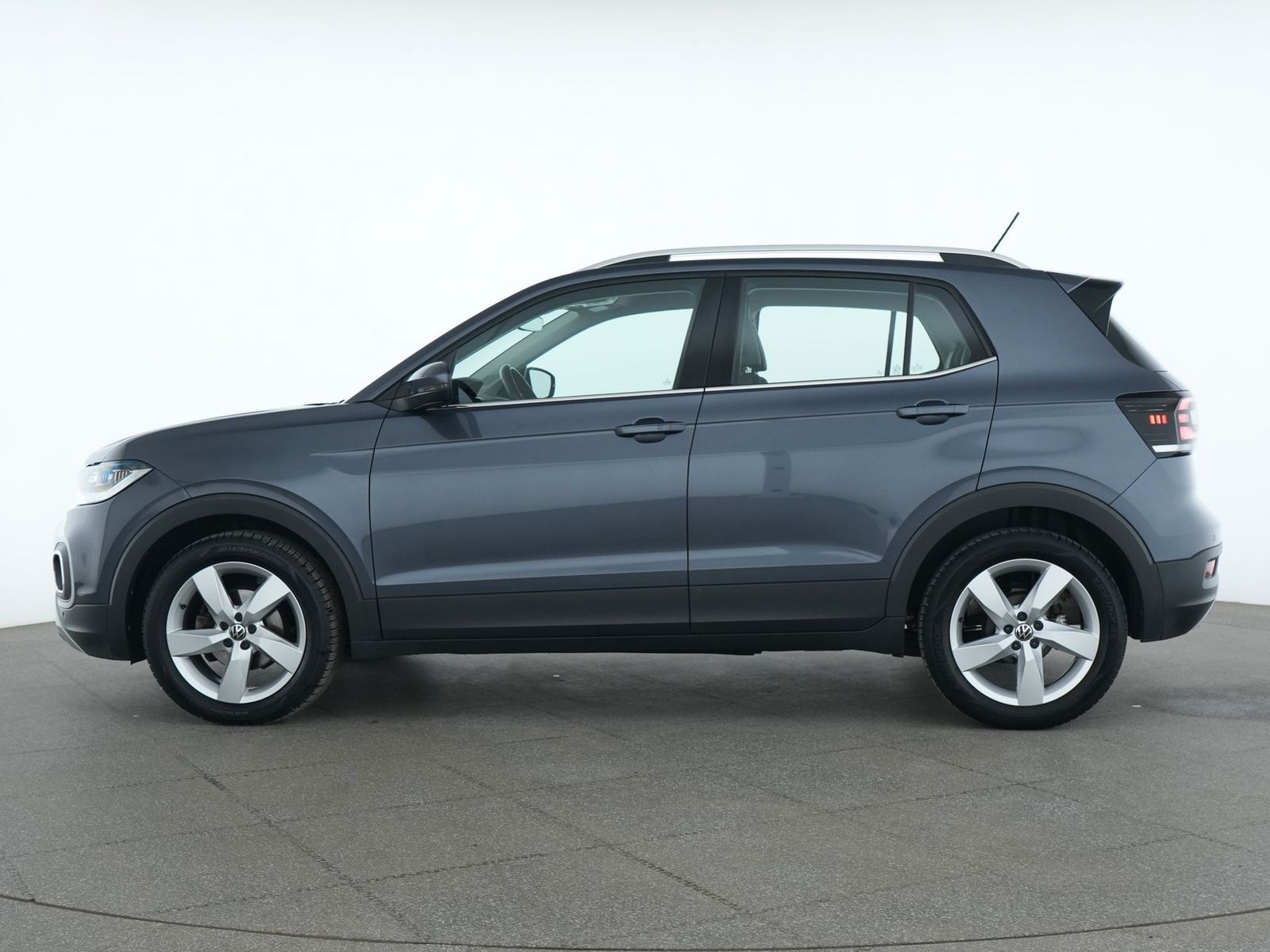 Volkswagen T-Cross 2022 г. Серый, пробег 38377 км