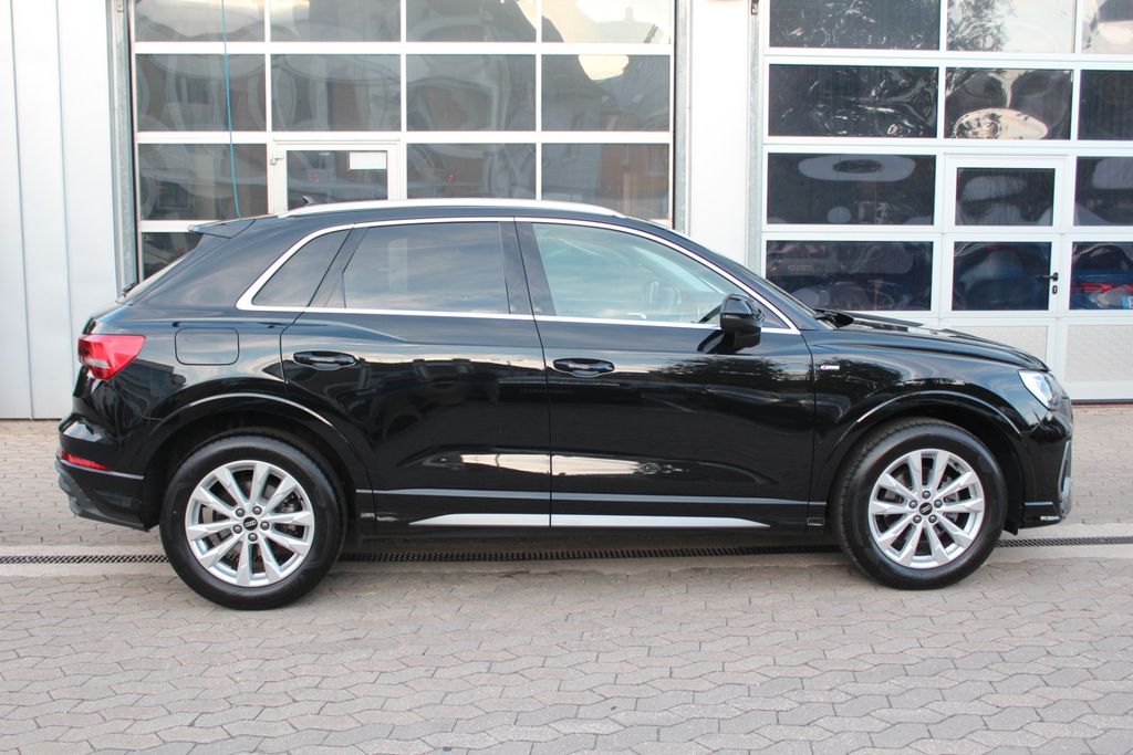Audi Q3 2023 г. Чёрный, пробег 29950 км