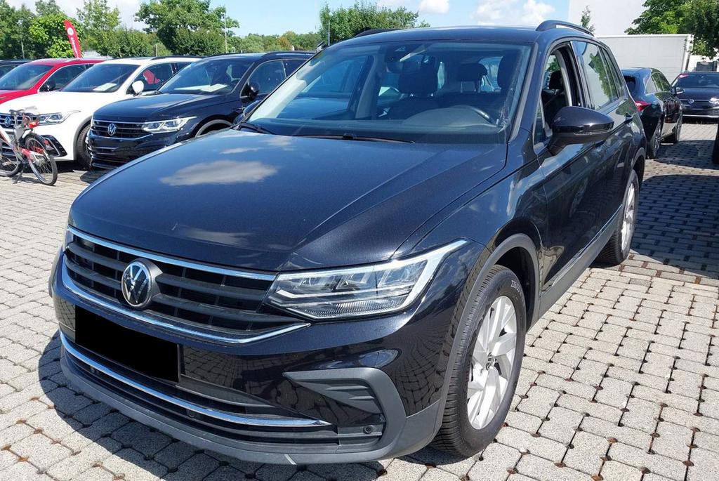 Volkswagen Tiguan 2023 г. Чёрный, пробег 43743 км