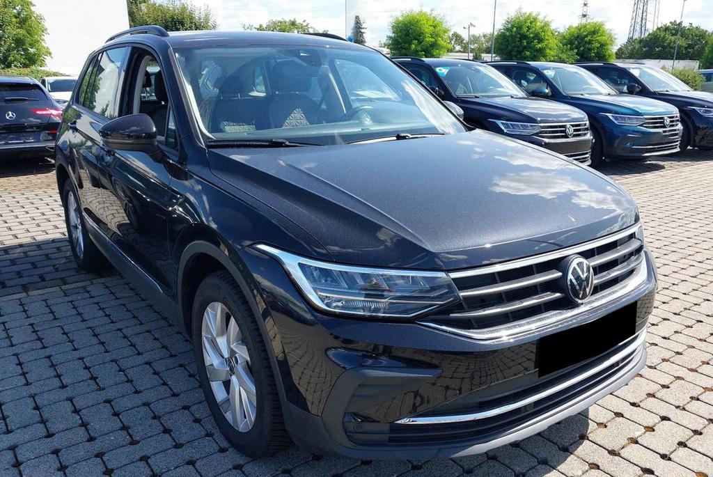 Volkswagen Tiguan 2023 г. Чёрный, пробег 43743 км