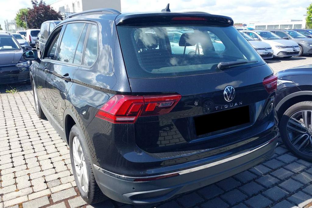 Volkswagen Tiguan 2023 г. Чёрный, пробег 43743 км