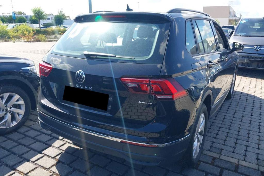 Volkswagen Tiguan 2023 г. Чёрный, пробег 43743 км