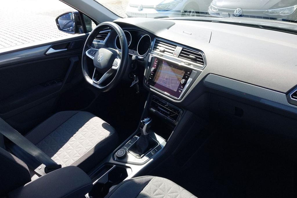 Volkswagen Tiguan 2023 г. Чёрный, пробег 43743 км