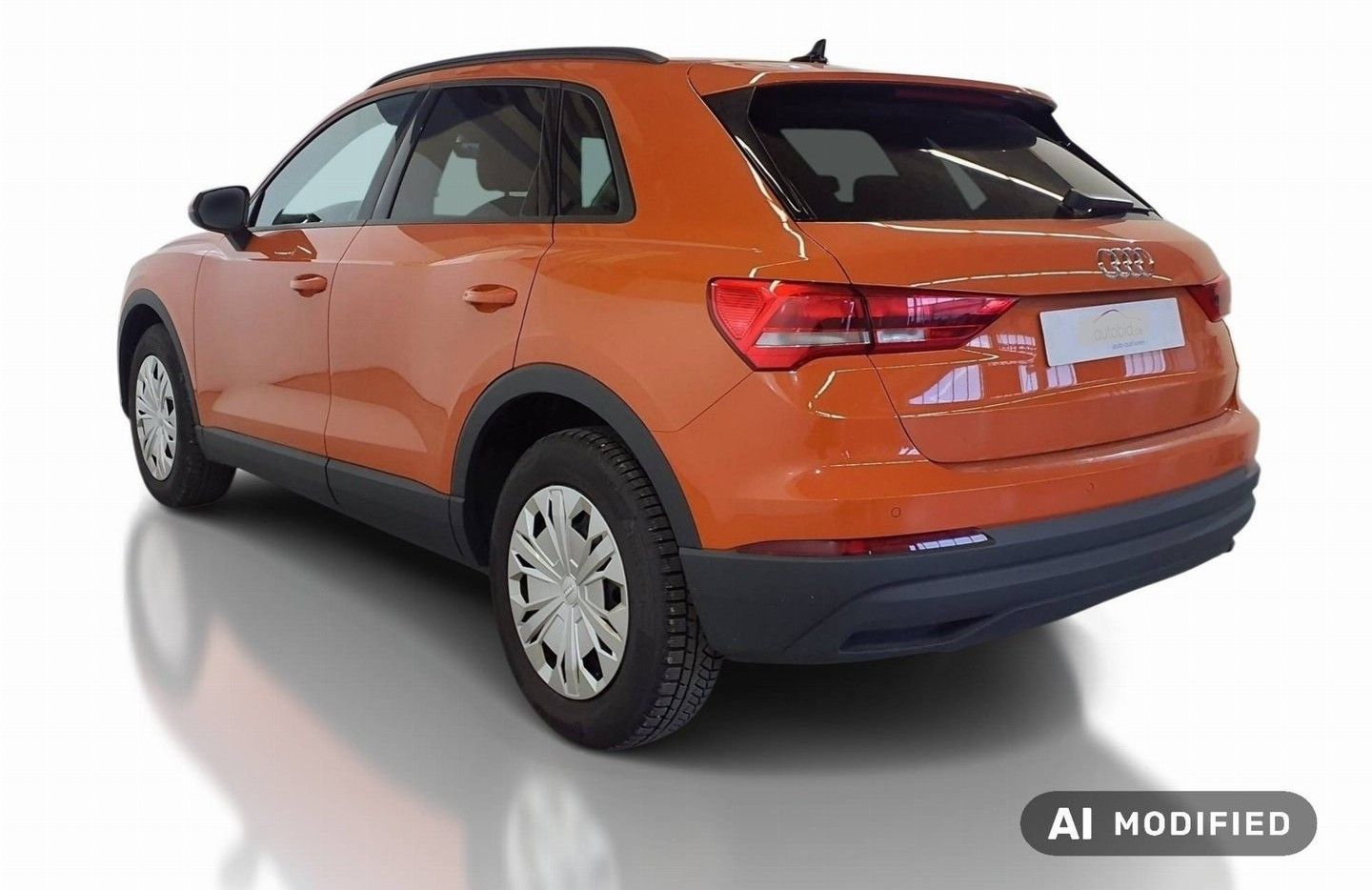 Audi Q3 2023 г. Оранжевый, пробег 52700 км