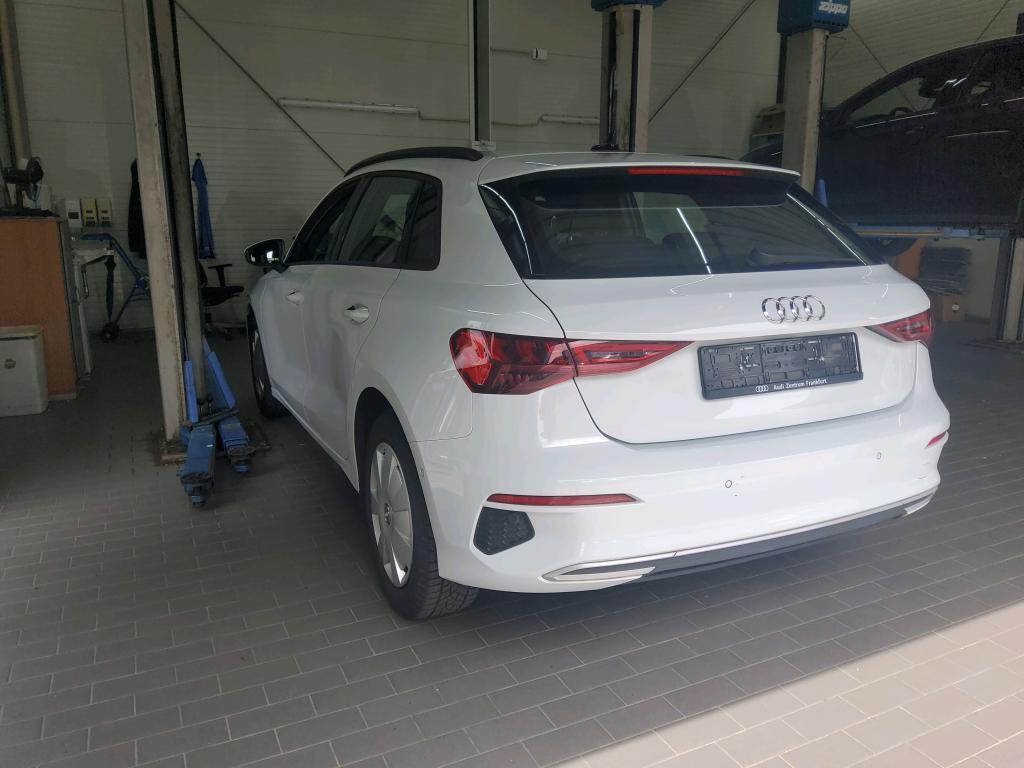 Audi A3 2022 г. Белый, пробег 48844 км