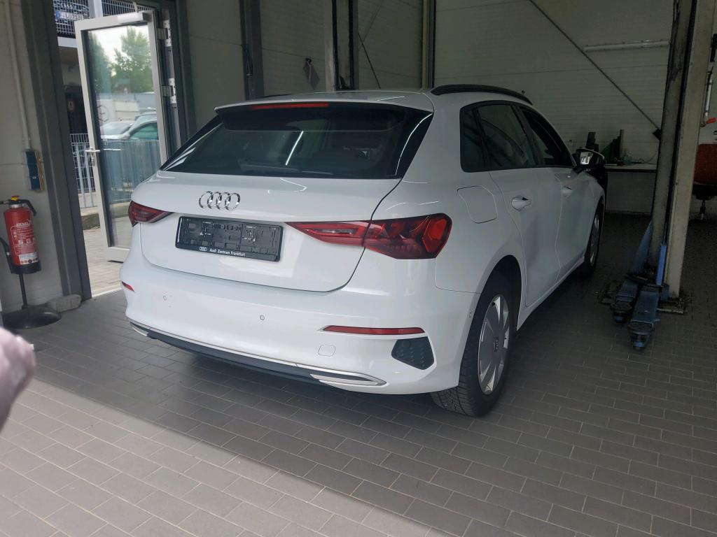 Audi A3 2022 г. Белый, пробег 48844 км