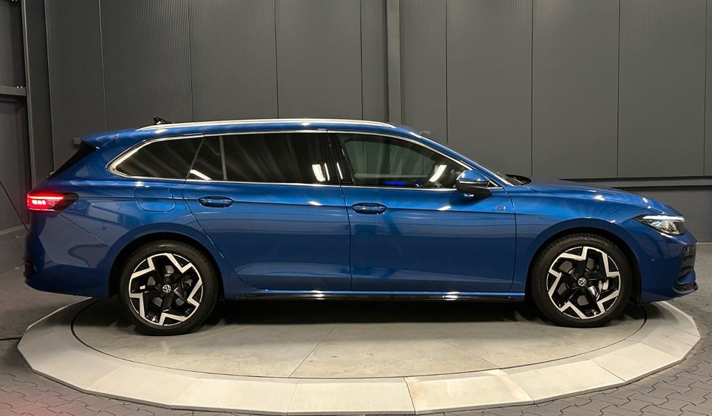 Volkswagen PASSAT VARIANT 2025 г. Синий, пробег 14000 км