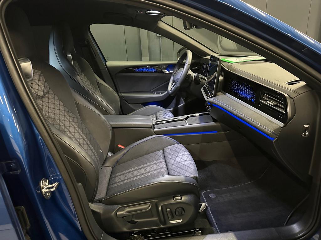 Volkswagen PASSAT VARIANT 2025 г. Синий, пробег 14000 км