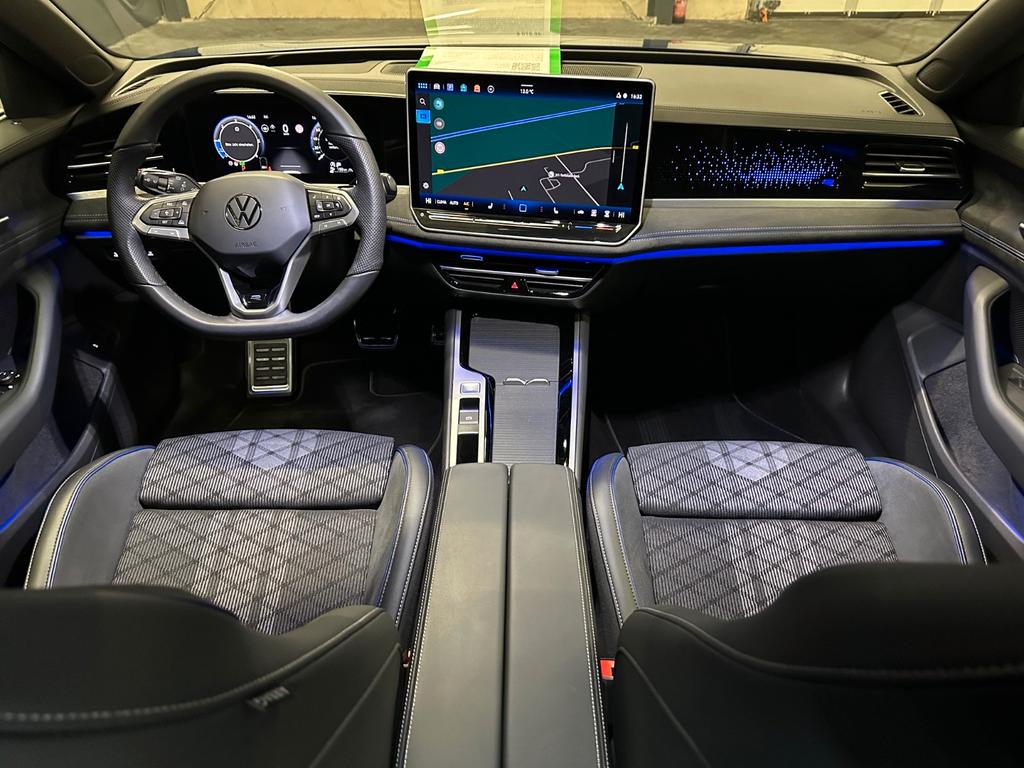 Volkswagen PASSAT VARIANT 2025 г. Синий, пробег 14000 км