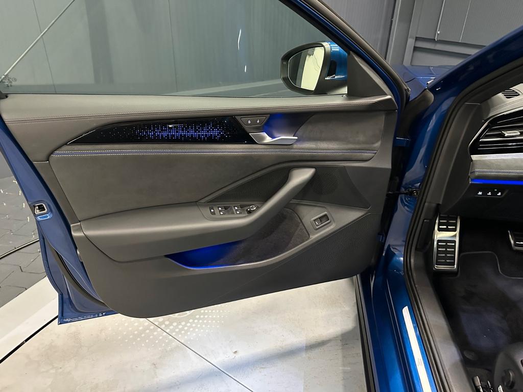 Volkswagen PASSAT VARIANT 2025 г. Синий, пробег 14000 км