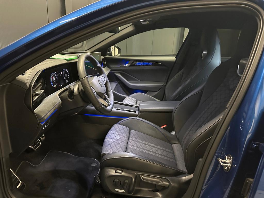 Volkswagen PASSAT VARIANT 2025 г. Синий, пробег 14000 км