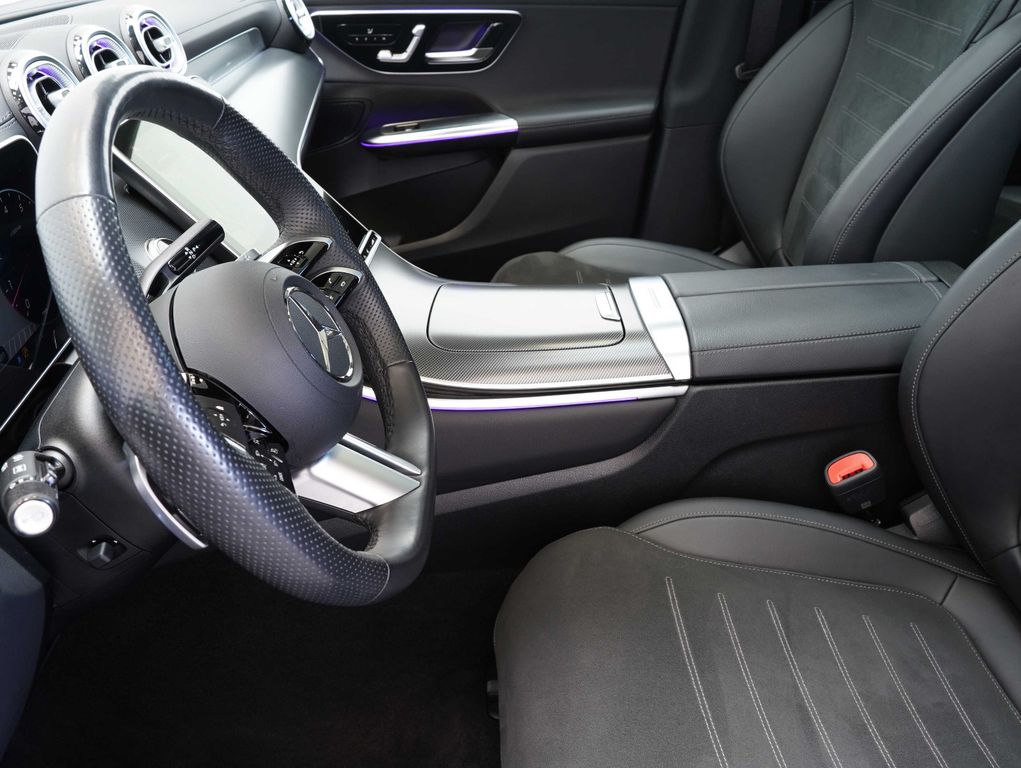 Mercedes-Benz GLC 200 2024 г. Чёрный, пробег 33187 км