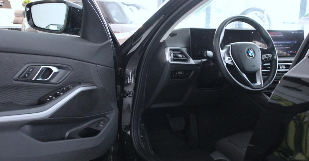 BMW 318 2024 г. Чёрный, пробег 39980 км