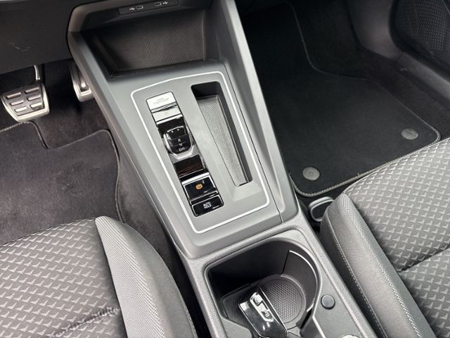 Volkswagen Golf 2022 г. Белый, пробег 53892 км