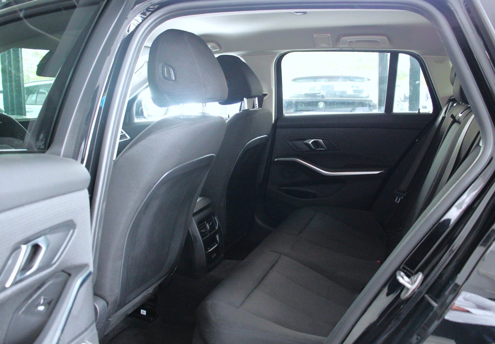 BMW 318 2025 г. Чёрный, пробег 37880 км