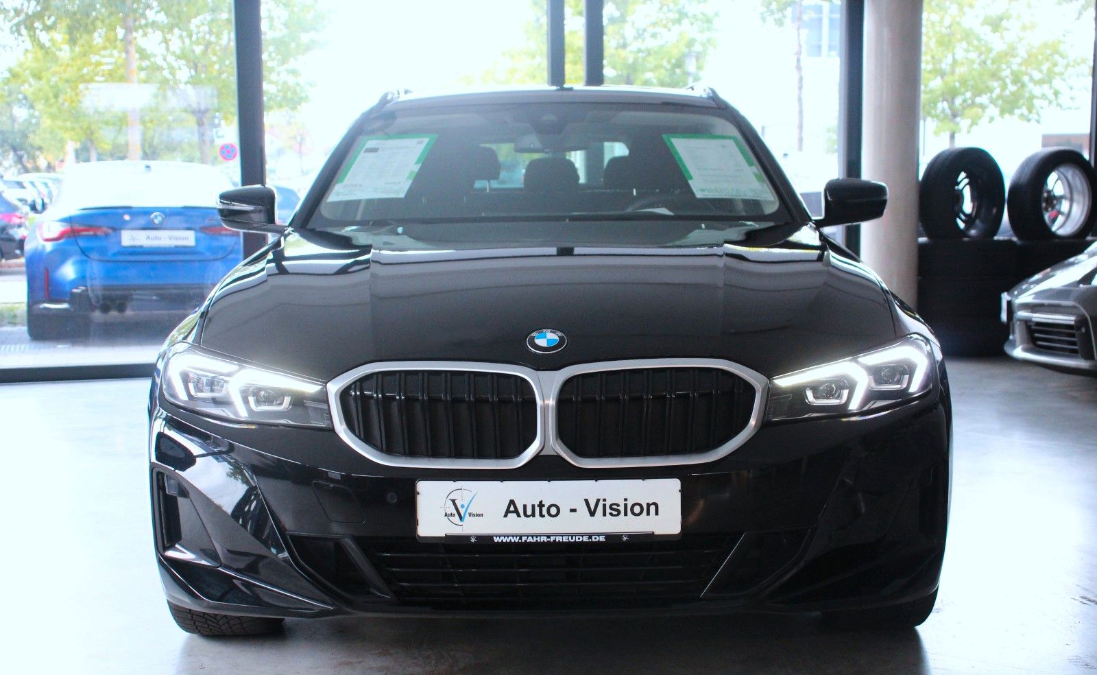 BMW 318 2025 г. Чёрный, пробег 37880 км