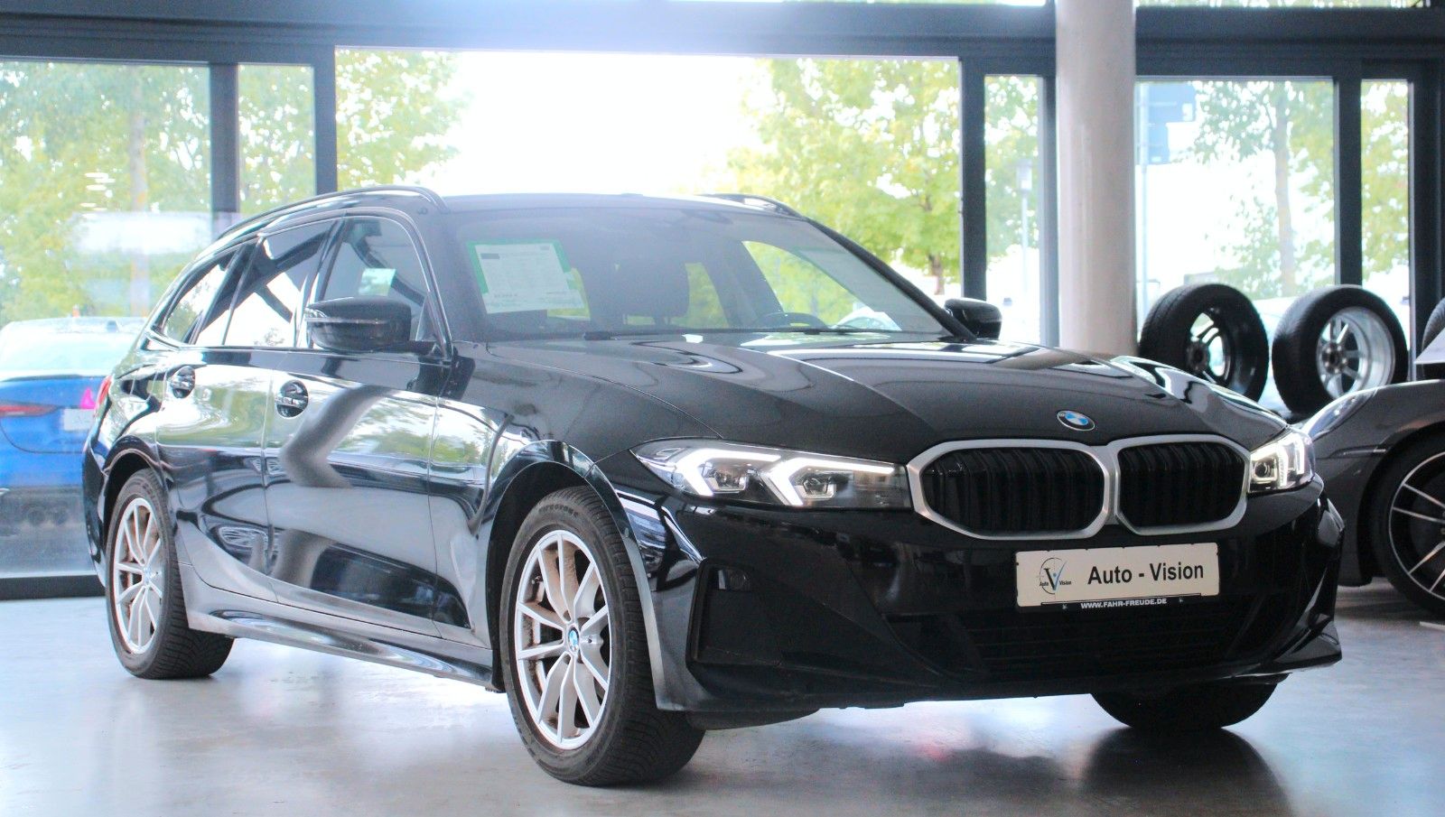 BMW 318 2025 г. Чёрный, пробег 37880 км