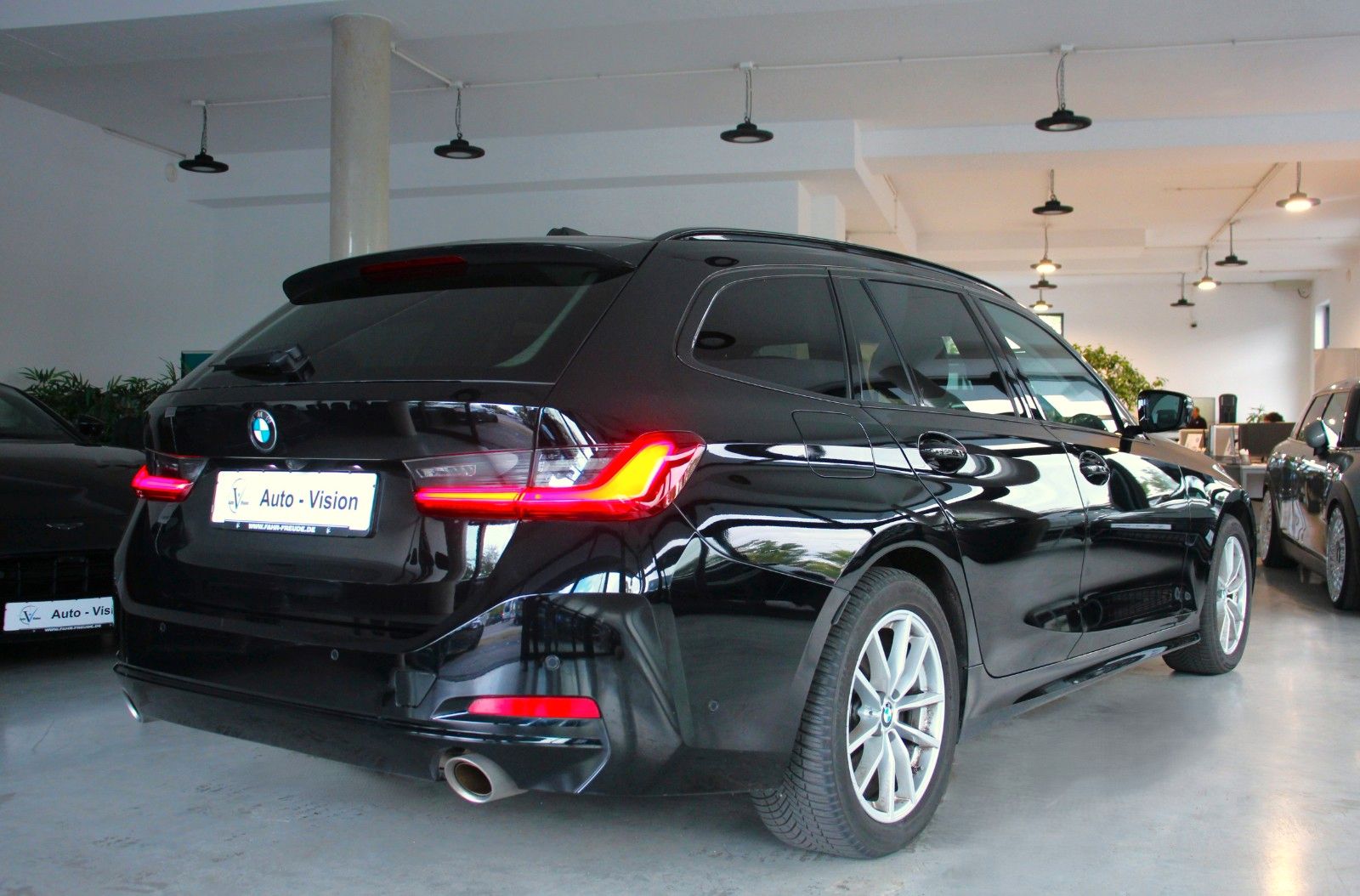 BMW 318 2025 г. Чёрный, пробег 37880 км