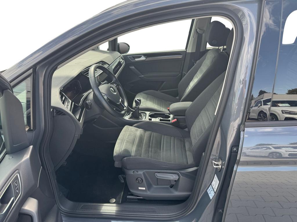 Volkswagen Touran 2022 г. Серый, пробег 51191 км