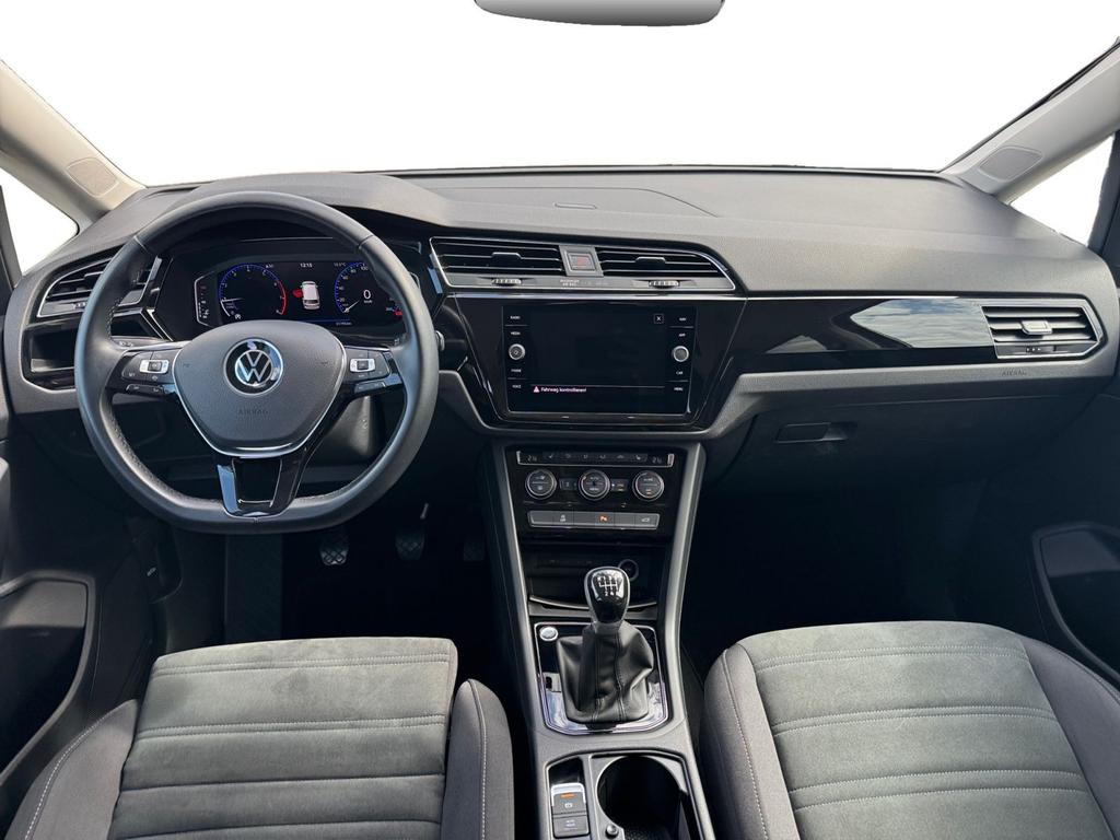 Volkswagen Touran 2022 г. Серый, пробег 51191 км