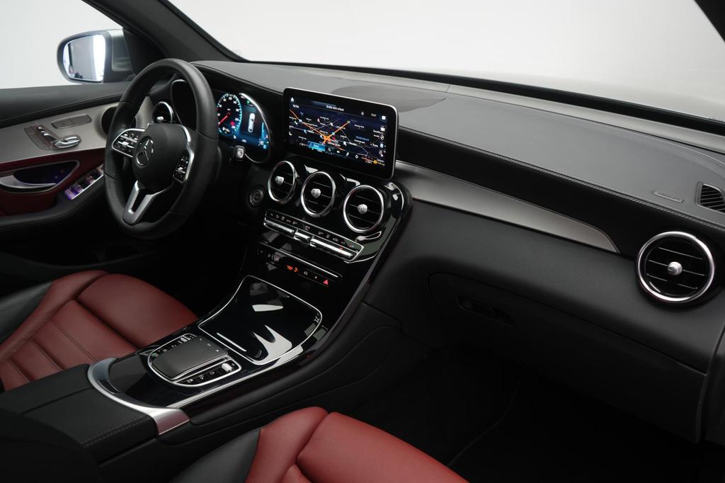 Mercedes-Benz GLC 220 2021 г. Серый, пробег 42000 км