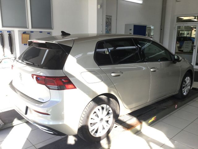 Volkswagen Golf 2023 г. Серебристый, пробег 31479 км