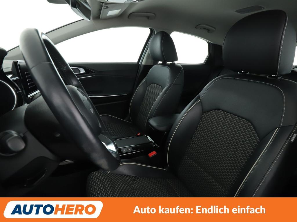 Kia XCeed 2023 г. Белый, пробег 35071 км