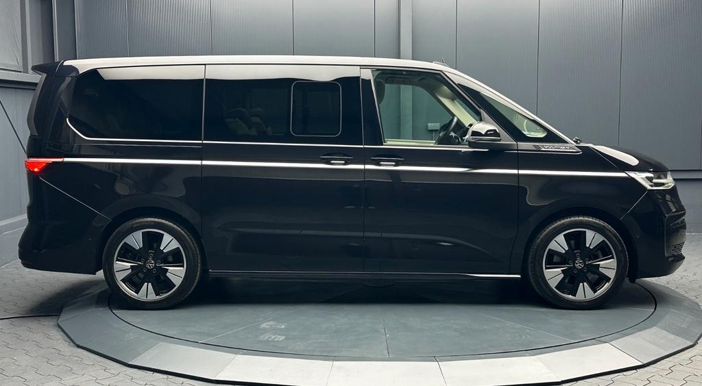Volkswagen T7 MULTIVAN 2025 г. Чёрный, пробег 15000 км