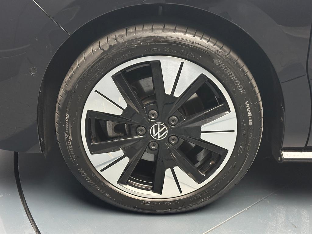 Volkswagen T7 MULTIVAN 2025 г. Чёрный, пробег 15000 км