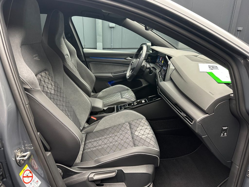 Volkswagen Golf 2024 г. Серый, пробег 7000 км